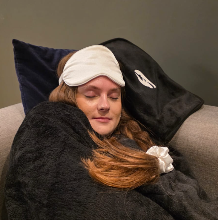 White silk eyemask, hair-tie & pochette. 3-piece set + Jet Candy MINI